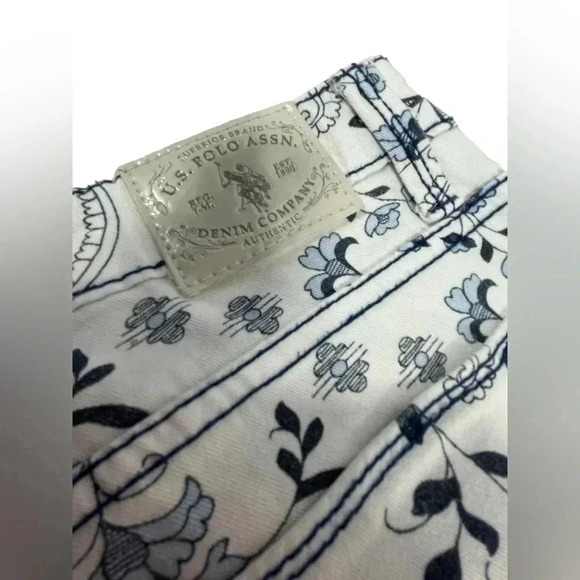 U.S. Polo Assn Blue White Paisley Floral Capri Jeans Size 6 - Picture 9 of 11